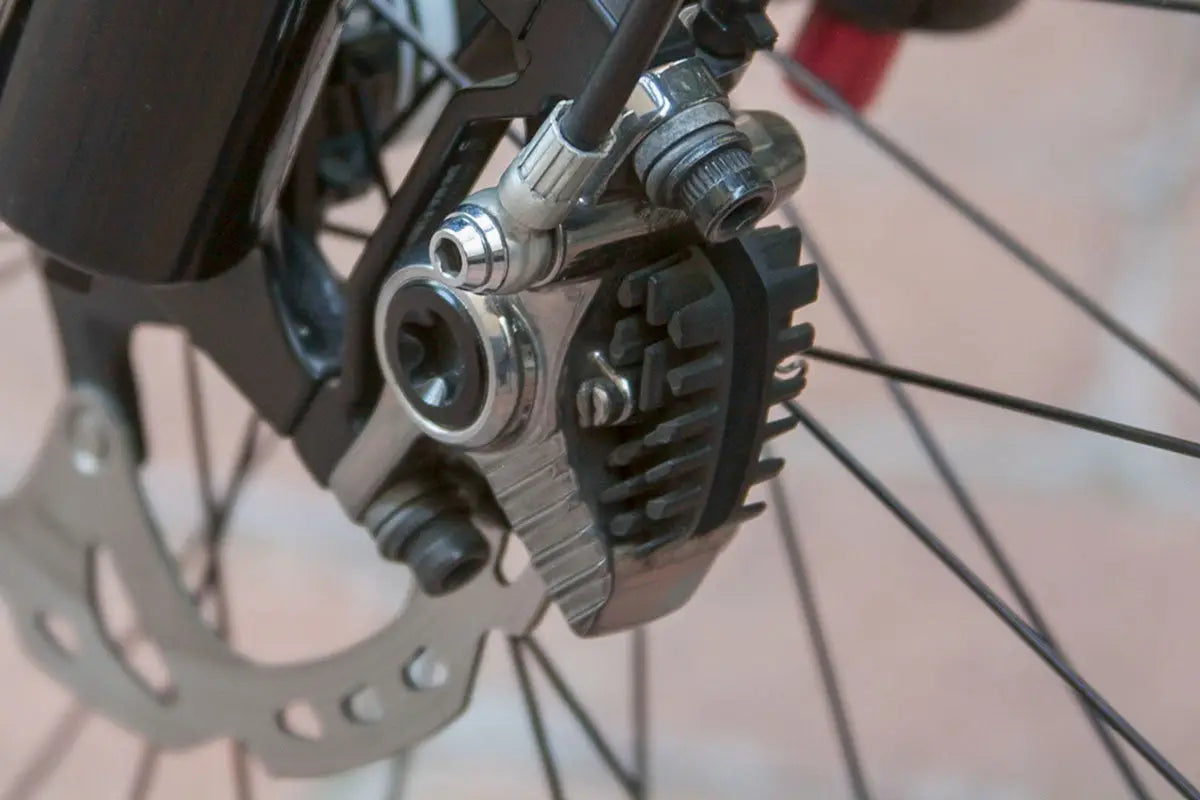 Why cooling fins don’t work on disc-brake pads